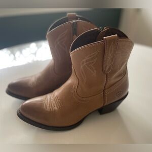 Ariat Darlin Western Boot in burnt sugar